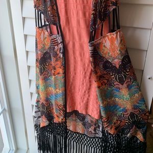 BEBE Kimono, cutouts at waist, crochet fringe
